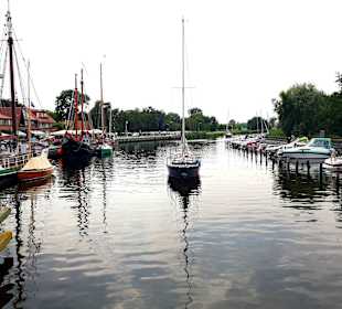 Wiecker Hafen an der Klappbrücke