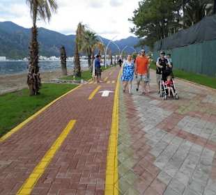 Promenade Icmeler in Höhe öffentlicher Strand