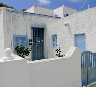 Thirasia. W wiosce na szczycie góry.