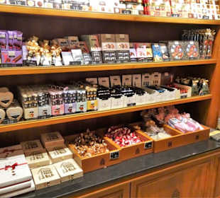 Marzipanauswahl im Café Niederegger