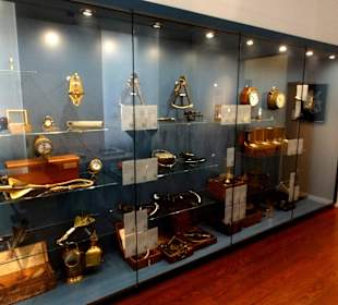 Sammlung nautischer Geräte