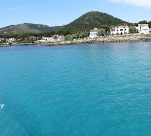 Wunderschönes Wasser bei der Boots- Küstenfahrt