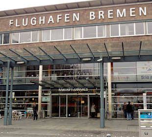 Eingang zum Terminal des Flughafens