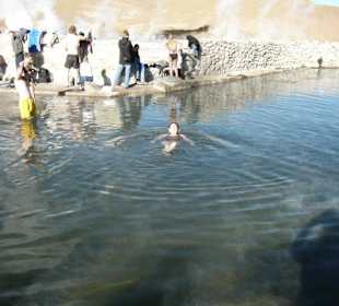 Бассейн с 40градусной водой в долине гейзеров.