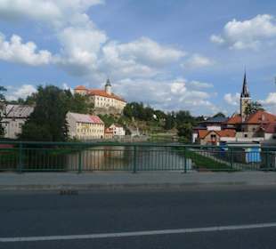 Замок  в далеке