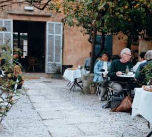 Innenhof Cafe Parisien