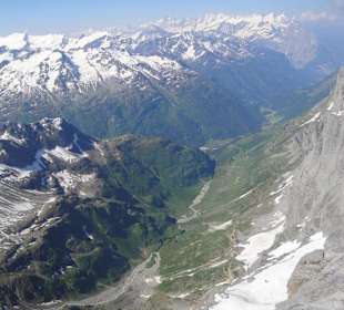 Blick von der Titlis-Bergstation im Juni 2010