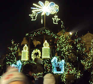 Vánoční strom na Staroměstském náměstí v Praze