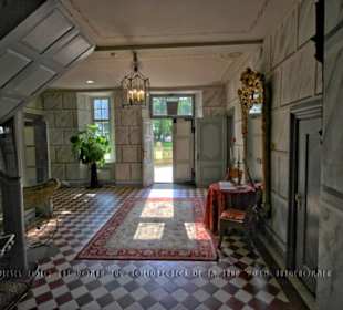 Im Eingangsbereich, mit Treppe