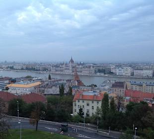 Parlament widziany z zamku Budy