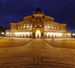 Semperoper in Fußnähe
