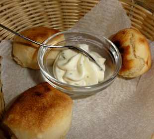 Pizzabrot und Aioli - ein Gruß aus der Küche