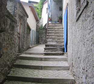 Der wunderschöne Bergort Stazzona