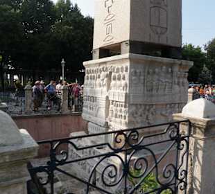 Hipodrom - postument pod obeliskiem