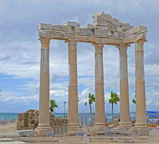 Apollontempel mit Sicht aufs Meer