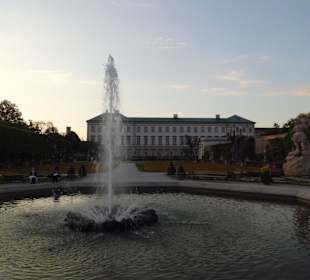 Im Mirabellgarten
