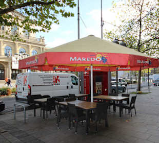 Tische auf der Georgstraße