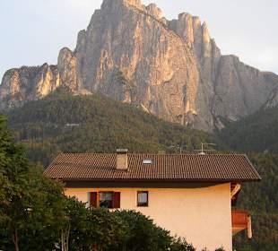 Blick zum Schlern vom Freibadebereich