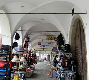 Händler In den Kreuzgewölbegängen 