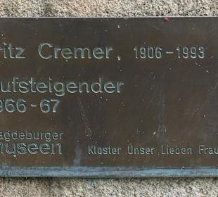 Der Aufsteigende – das Original steht vor der UNO