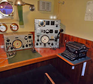 Funkbude an Bord eines Dampfschiffes