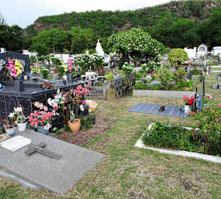 Rundgang über den alten Friedhof am Meer
