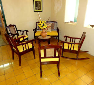 Gang durch das Landhaus zum Restaurant 