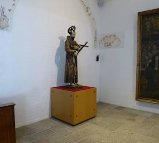 Figuren im Seitenflügel
