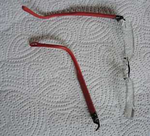 Defekte Backe vom Brillengestellt 