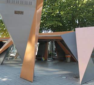 Busunterstand an der Haltestelle Elisenbrunnen