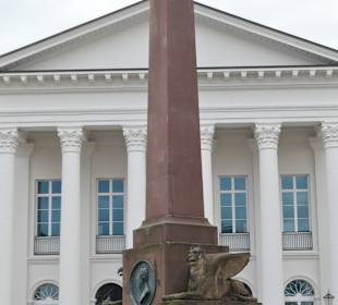 Brunnen mit Verfassungssäule auf dem Rondellplatz