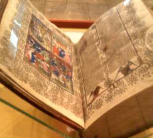 Ganz alte, wertvolle Bücher.