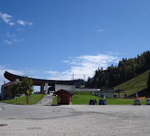 Bergbahn-Station unten, genügend gratis Parkplätze
