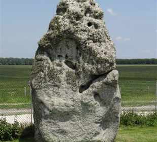 Megalith im Eingangsbereich