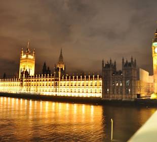 Houses of parliament by night