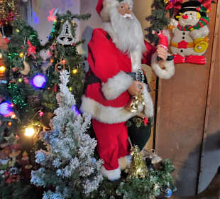 Rundgang durch die Weihnachtsscheune Hellingen