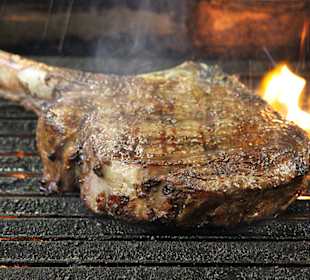 Dry Aged Tomahawk Steak