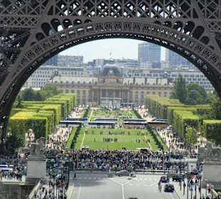 Eiffel Turm, 30 min mit der U-Bahn vom Hotel Formule 1 Genne