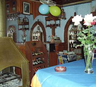 Weinsortiment und Bar
