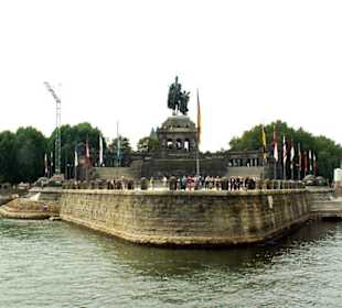 Blick vom Schiff zum Deutschen Eck, Koblenz
