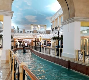 Villaggio Shopping Mall