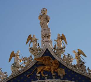 Außenfassade von der Basilica San Marco 