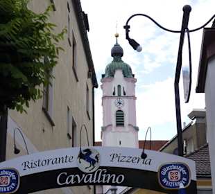 Der Eingang neben der Sparkasse