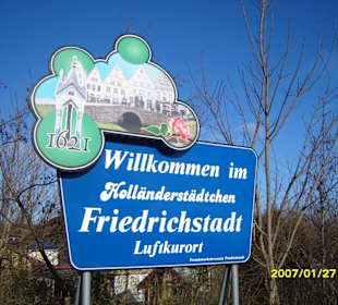 Das Schild vor der Stadt!