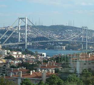 Fahrt nach Asien über die Bosporusbrücke