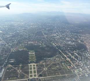 Schloss Schönbrunn aus dem Flieger gesehen