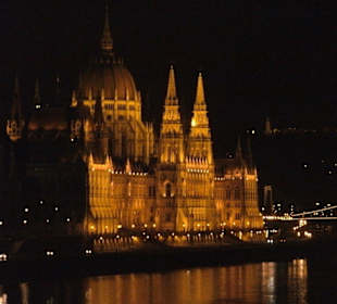 Parlament bei Nacht