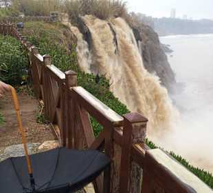 Wasserfall nach Sturm