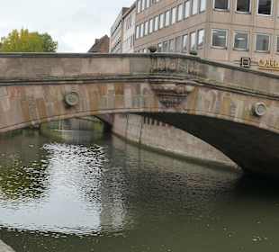 Blick vom Ufer der Pegnitz zur Fleischbrücke