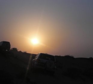 Sonnenuntergag bei Wüstensafari